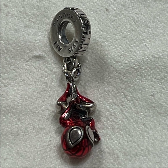 Pandora Spider-Man charm - Picture 11 of 12